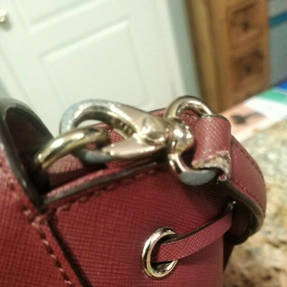 Kate Spade rn 0102760 Maroon Medium Satchel Handbag W/ Crossbody Strap - Picture 6 of 12